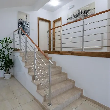 In Vinjani Gornji With Kitchen Holiday home