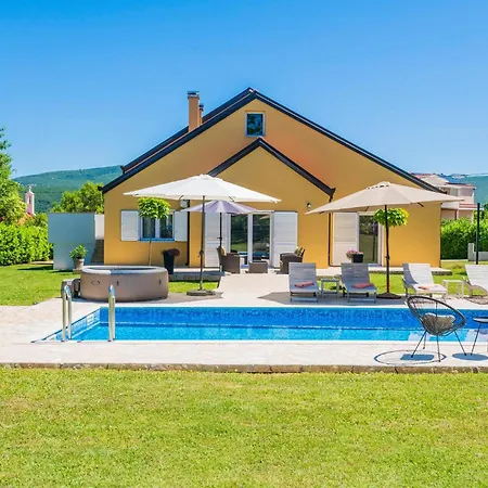In Vinjani Gornji With Kitchen Holiday home