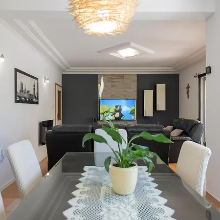 Holiday home In Vinjani Gornji With Kitchen Nenadici