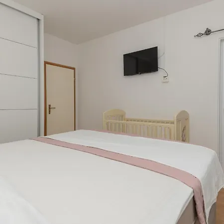 Holiday home In Vinjani Gornji With Kitchen Nenadici